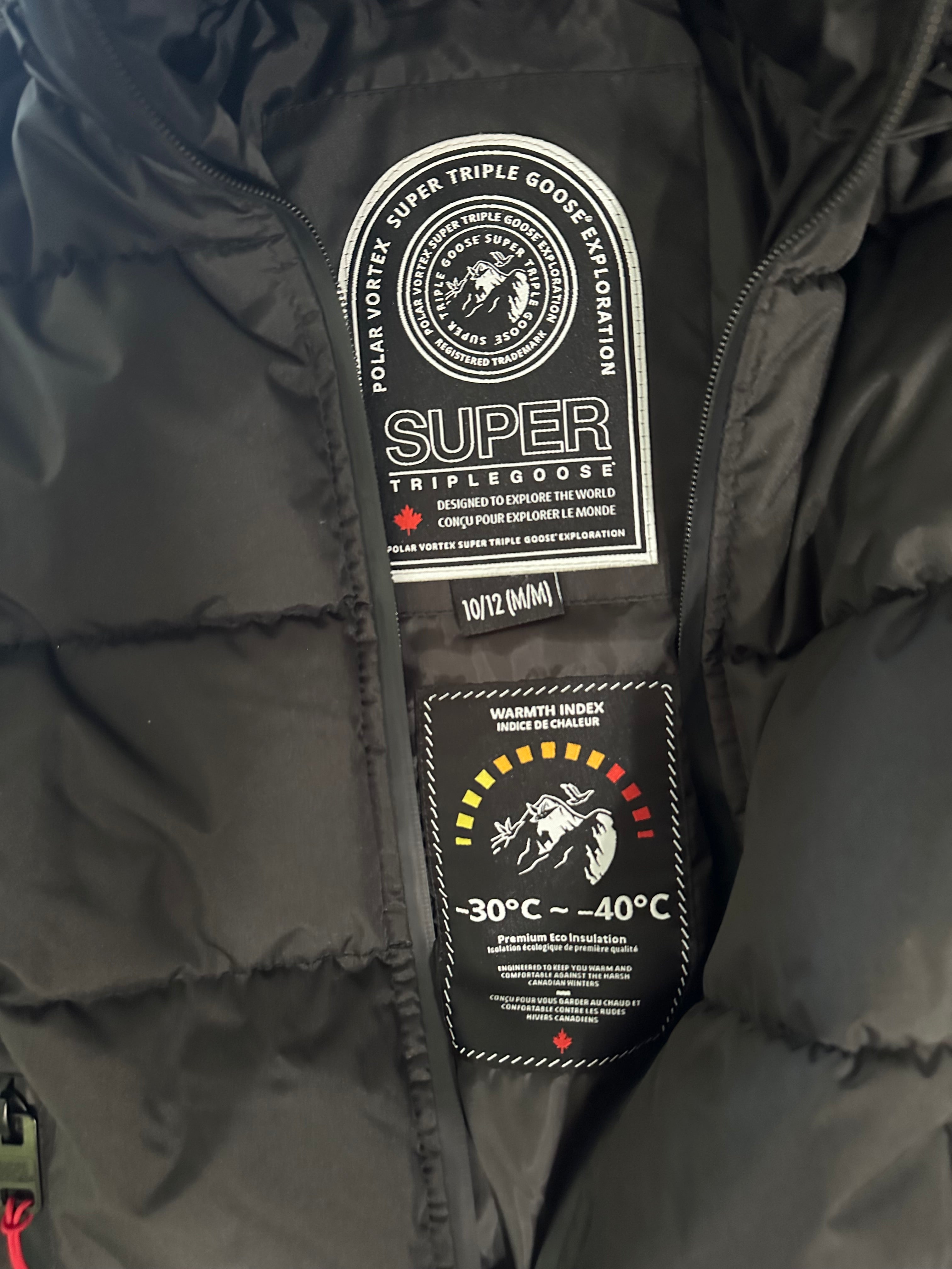 Canada weather gear boys super triple goose hooded puffer jacket with pop color zipper. Boys 10/12 medium in black color.