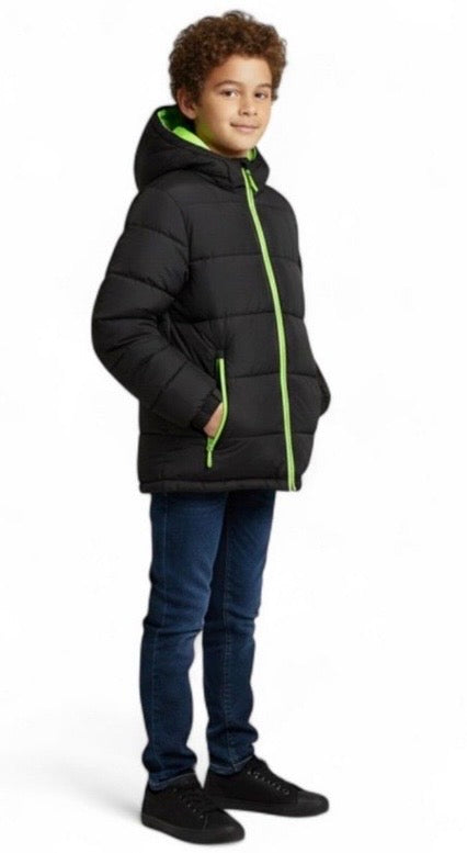 Canada weather gear boys super triple goose hooded puffer jacket with pop color zipper. Boys 18|20 XL in black color with yellow accents.