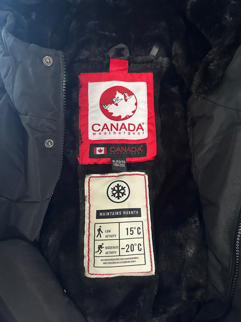 Canada weather gear boy's hooded puffer ski jacket with black fur lining. 18/20 XL size in black color.