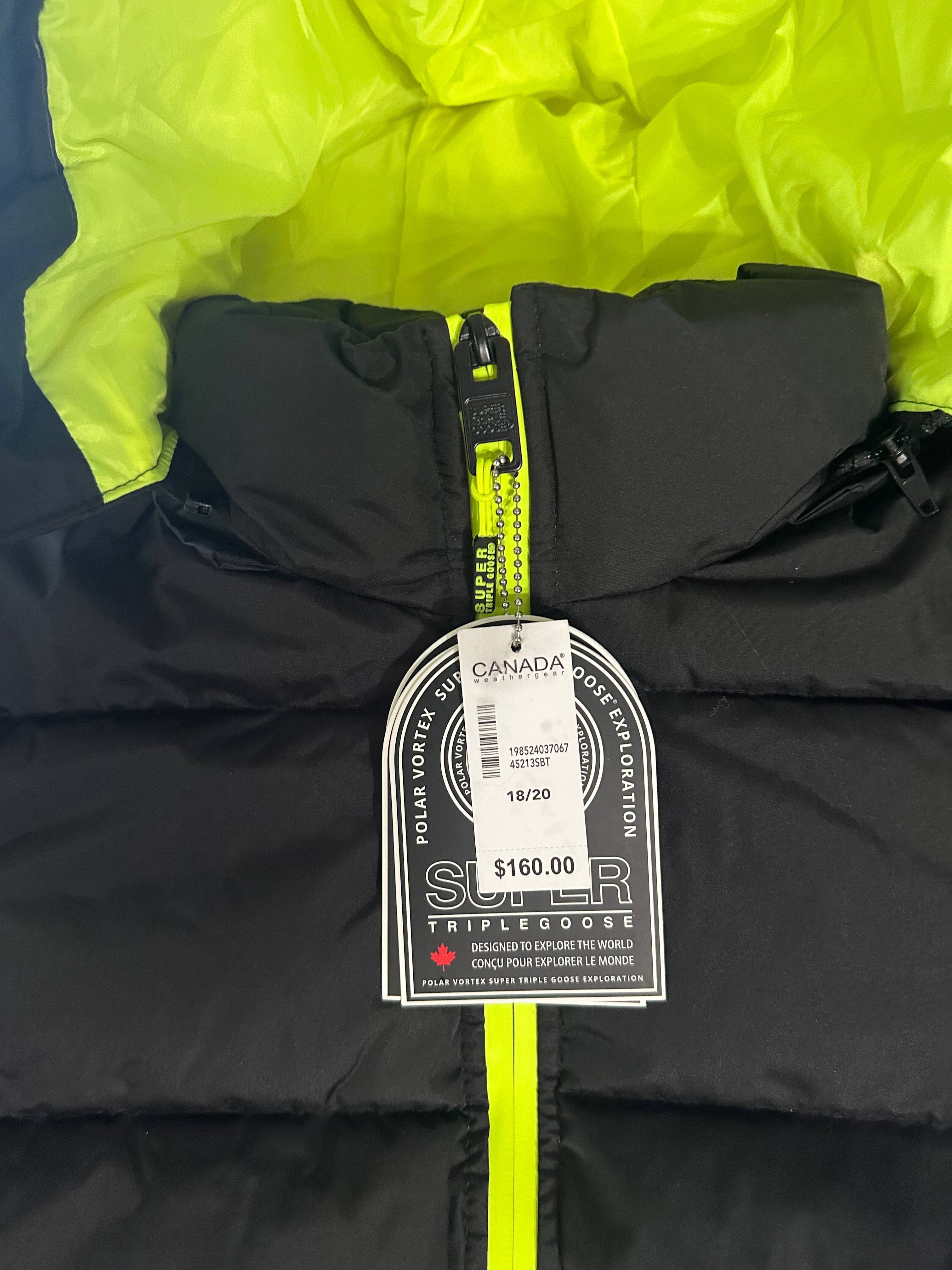 Canada weather gear boys super triple goose hooded puffer jacket with pop color zipper. Boys 18|20 XL in black color with yellow accents.